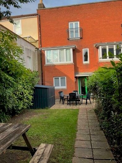 6 Bedroom House To Rent In Alfred Place, Kingsdown, BS2