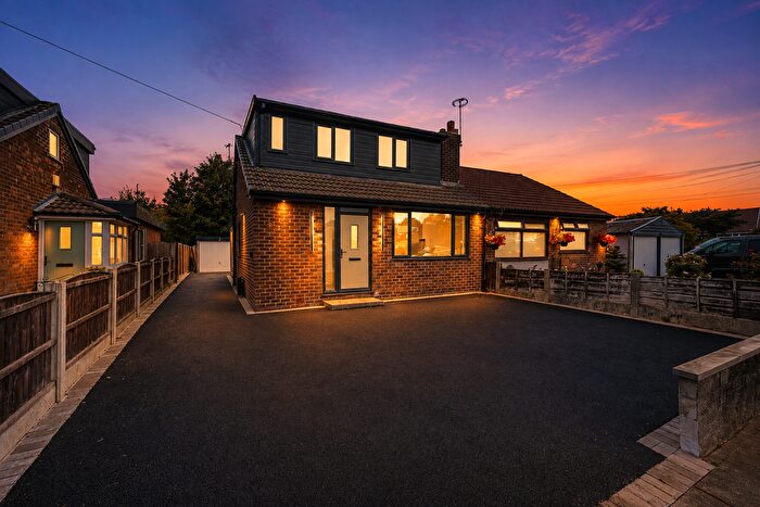 4 Bedroom Semi-detached House For Sale In Forth Road, Radcliffe, Manchester, M26