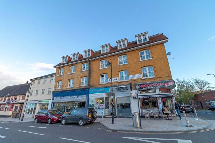 2 Bedroom Apartment To Rent In High Street, Hoddesdon, EN11