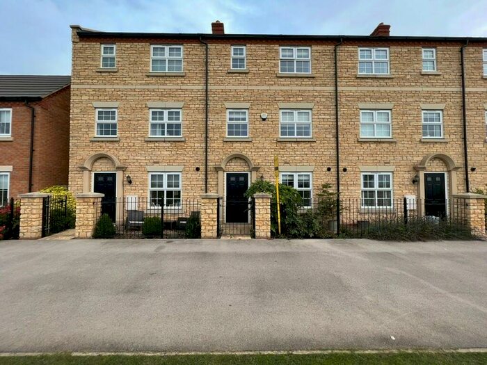4 Bedroom Town House To Rent In Langton Walk, Stamford, PE9