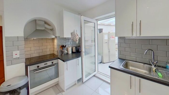 5 Bedroom Semi-Detached House To Rent In Stag Hill, Guildford, GU2