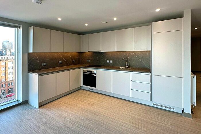 3 Bedroom Apartment To Rent In Candleriggs, Trongate, Glasgow, G1