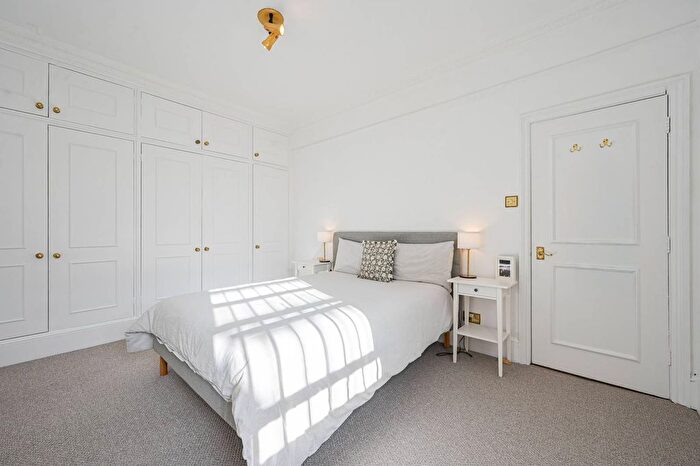 2 Bedroom Maisonette To Rent In Fulham Road, Parsons Green, London, SW6