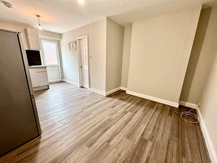 1 Bedroom Flat To Rent In Holme Lane, Hillsborough, Sheffield, S6