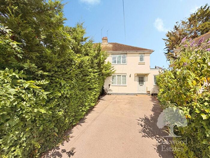 3 Bedroom Semi-Detached House To Rent In Orchardville, Burnham, SL1