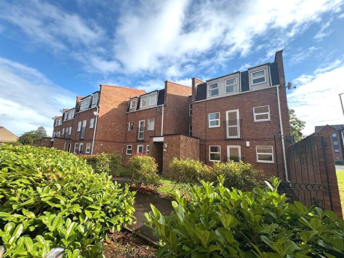 2 Bedroom Flat To Rent In Broughton Grange, Lawns, Swindon, SN3