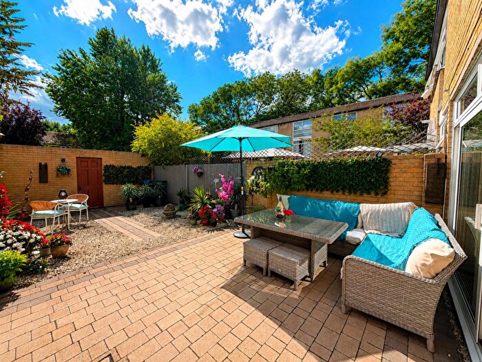 3 Bedroom House For Sale In Weymede, Byfleet, KT14