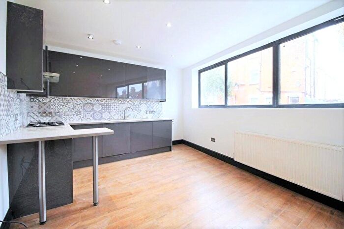 1 Bedroom Detached House To Rent In Montague Road, Crouch End, London, N8
