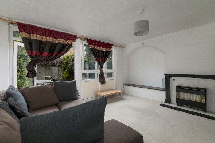 3 Bedroom Flat To Rent In Willis Street, London, E14