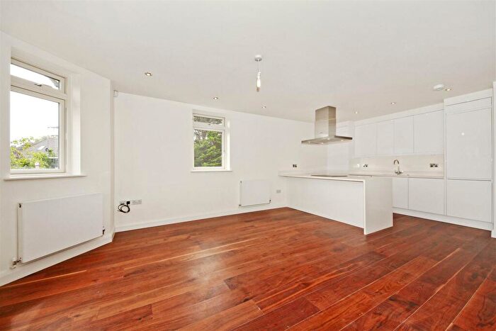 2 Bedroom Flat For Sale In Aylestone Avenue, Brondesbury Park, London, NW6