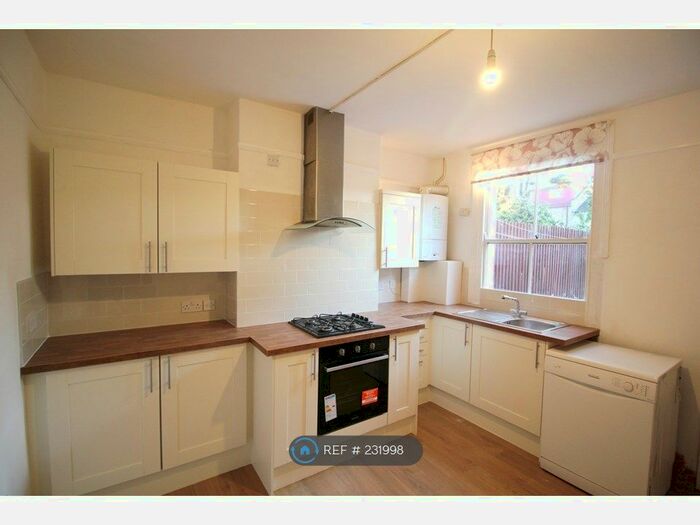 2 Bedroom Terraced House To Rent In Bostall Lane, London, SE2