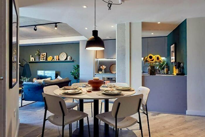 3 Bedroom Flat To Rent In Mustard Wharf At Tower Works, Industrial Collection, LS1