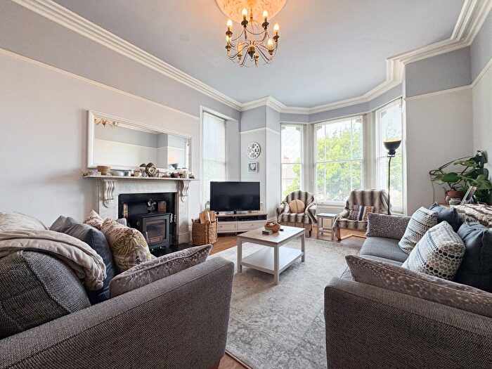 6 Bedroom Detached House For Sale In Torquay Road, Newton Abbot, TQ12