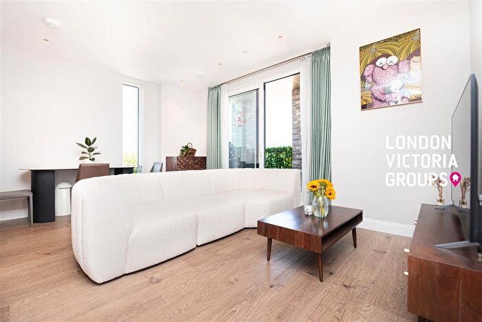 2 Bedroom Flat To Rent In Juniper Garden, Gasholder Place, London, SE11