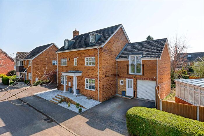 6 Bedroom Detached House For Sale In The Hermitage House Amp; Annexe, "Church End", Arlesey, SG15
