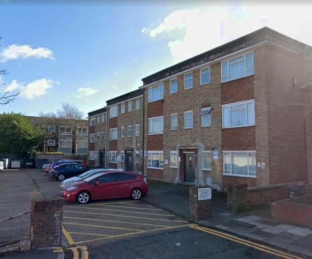 2 Bedroom Flat To Rent In Dorking Court, Hampden Lane, London, N17