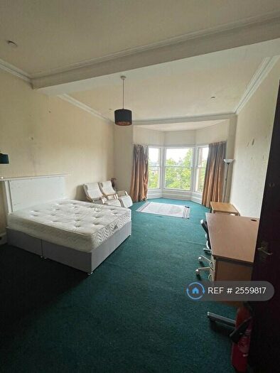 2 Bedroom Flat To Rent In Alfred Terrace, Glasgow, G12