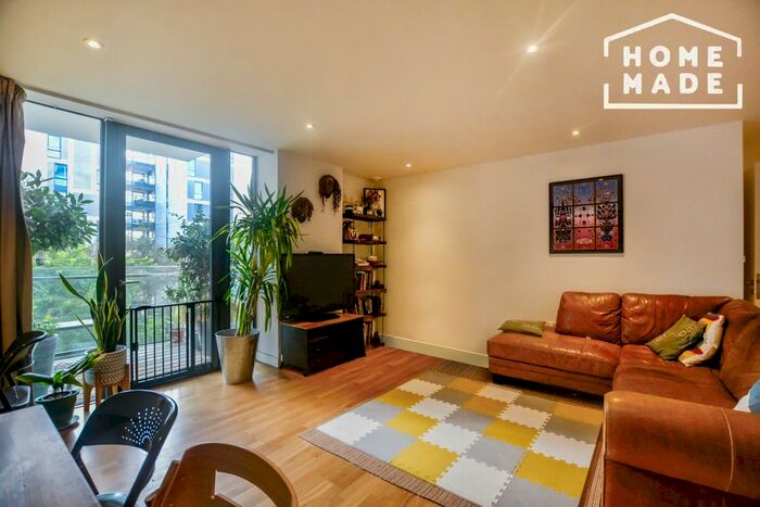 2 Bedroom Flat To Rent In Titian Heights, Scarlet Close, E20