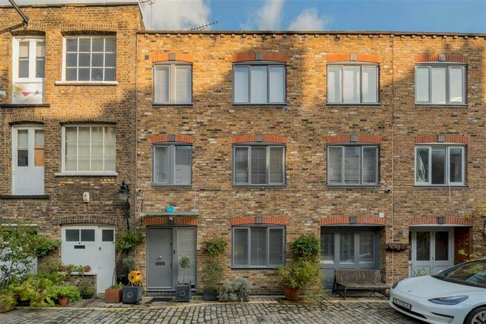 3 Bedroom Flat To Rent In Warren Mews, London, W1T