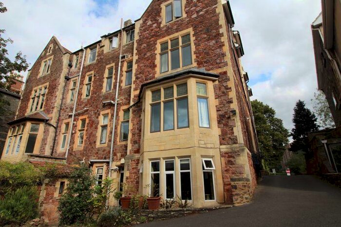 3 Bedroom Flat To Rent In Elmdale Road, Bristol, BS8