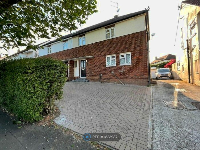 3 Bedroom Semi-Detached House To Rent In Dugdale Hill Lane, Potters Bar, EN6
