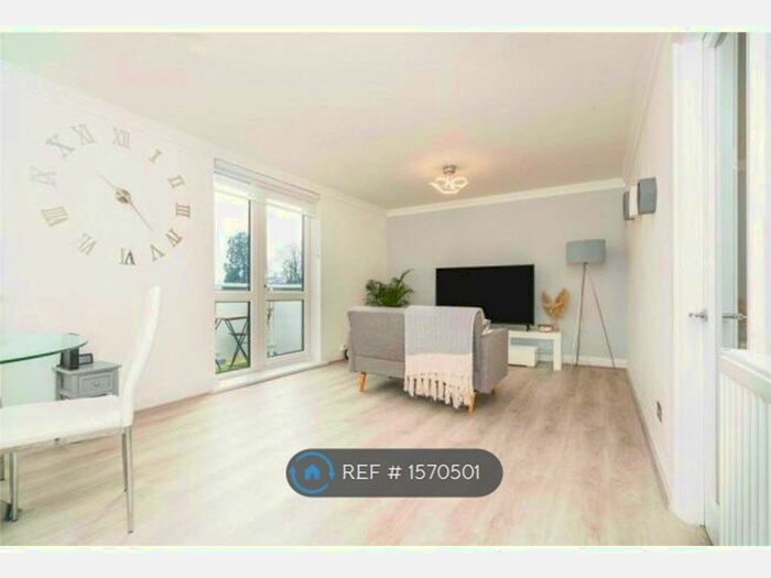 2 Bedroom Flat To Rent In Walwyn Close, Bath, BA2