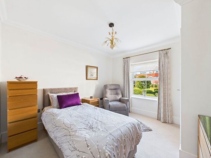 2 Bedroom Flat For Sale In Durrants Village, Faygate, RH12