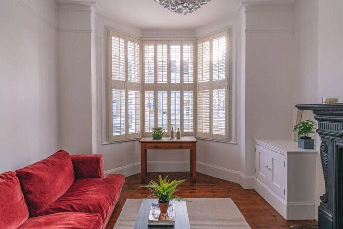 2 Bedroom Flat To Rent In Victoria Road, Queen's Park, London, NW6