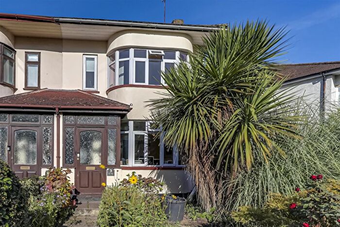 3 Bedroom Semi Detached House For Sale In Baker Street, Enfield, EN1