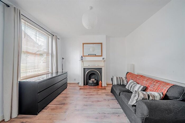 2 Bedroom Cottage For Sale In Lawford Lane, Rugby, CV22