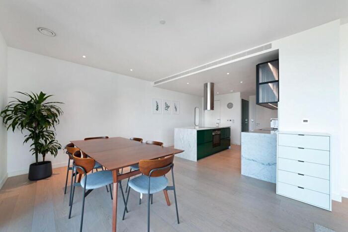 2 Bedroom Apartment To Rent In Bagshaw Building, Wardian, Canary Wharf, E14