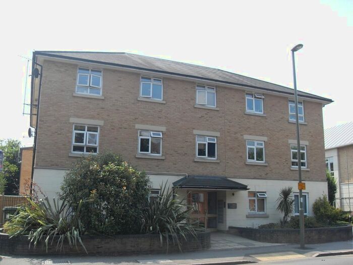1 Bedroom Flat To Rent In Kingston Road, Staines, TW18