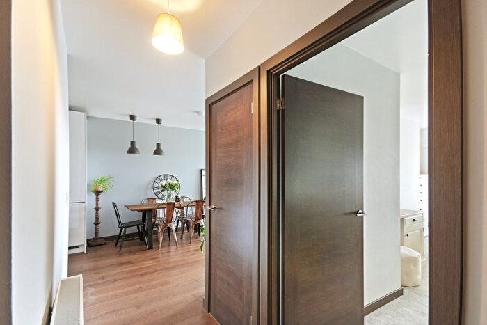 1 Bedroom Flat For Sale In Queens Road, East Grinstead, RH19