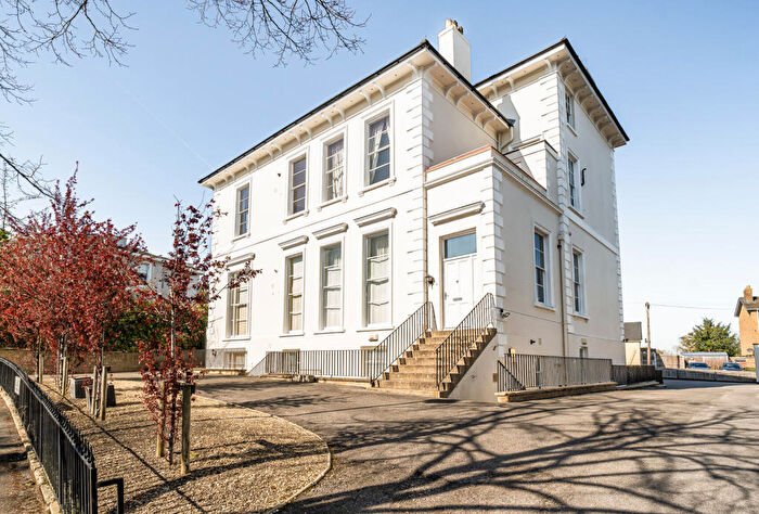 2 Bedroom Apartment For Sale In Parabola Road, Cheltenham, Gloucestershire, GL50