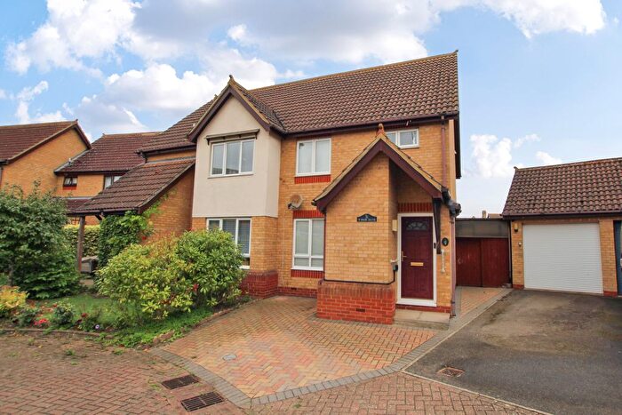 3 Bedroom Semi-Detached House For Sale In The Jays, Sandy, SG19