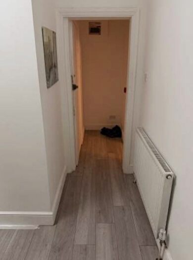 1 Bedroom Studio To Rent In Middle Flat, London Road, Rochester, Kent, ME2