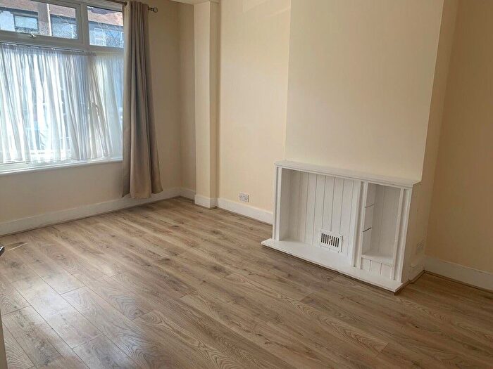 4 Bedroom Terraced House To Rent In Ipswich Road, London, SW17