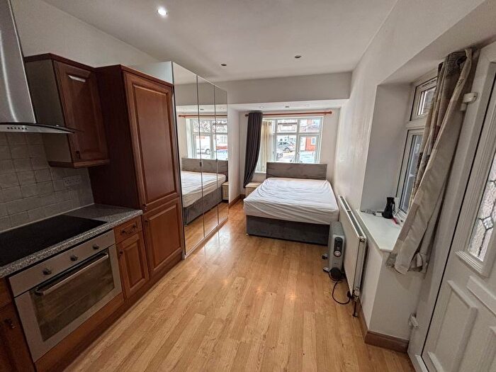 1 Bedroom Flat To Rent In Streatfield Road, Kenton, Middlesex, HA3