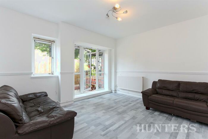 2 Bedroom Ground Flat To Rent In Elsinore House, Denmark Road, SE5