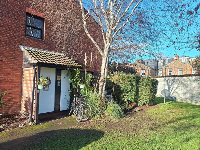 1 Bedroom Flat For Sale In Holley Road, London, W3