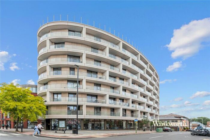 3 Bedroom Apartment To Rent In Regents Park Road, Finchley, London, N3