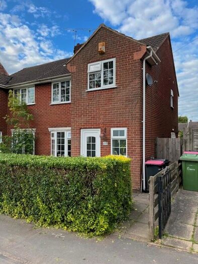 3 Bedroom Semi-Detached House To Rent In Birmingham Road, Nuneaton, CV10