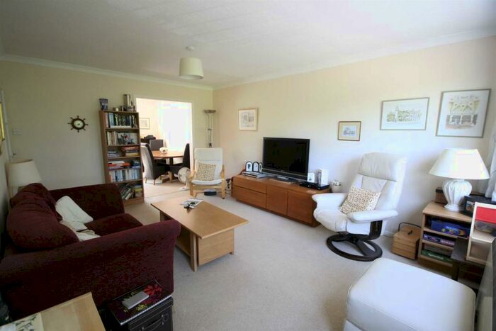2 Bedroom Maisonette To Rent In Highfield Court, Twyford, Reading, RG10