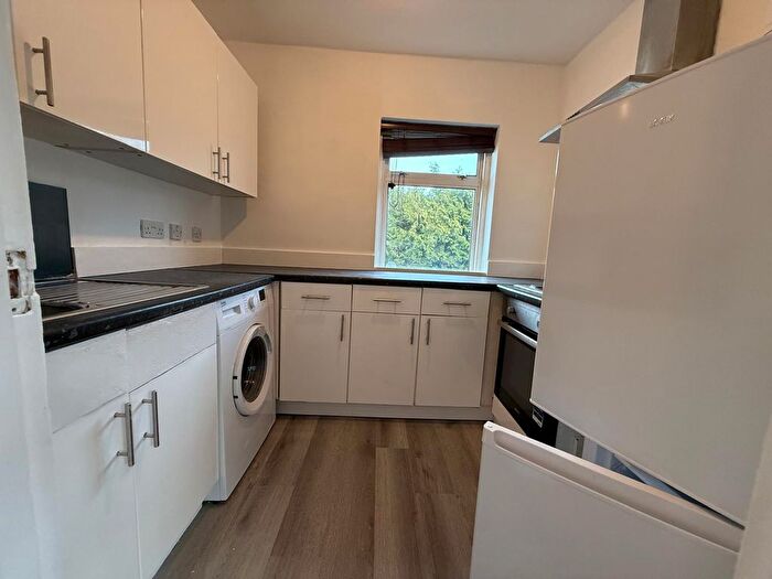 1 Bedroom Flat To Rent In Sparrows Herne, Bushey, Hertfordshire, WD23