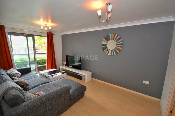 1 Bedroom Flat To Rent In Jubilee Square, Reading, Berkshire, RG1