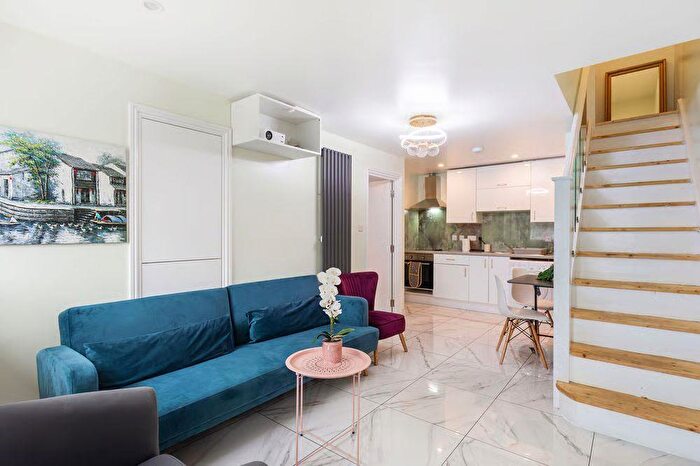 3 Bedroom Terraced House To Rent In Joshua Street, Lodnon, E14