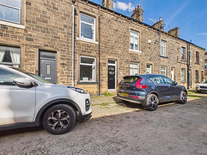2 Bedroom Town House For Sale In Gladstone Street, Bingley, BD16