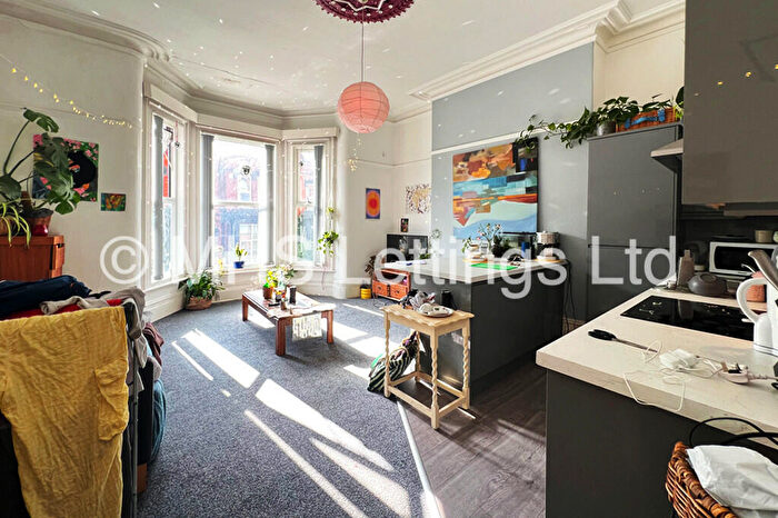 2 Bedroom Flat To Rent In B Regent Park Terrace, Leeds, LS6