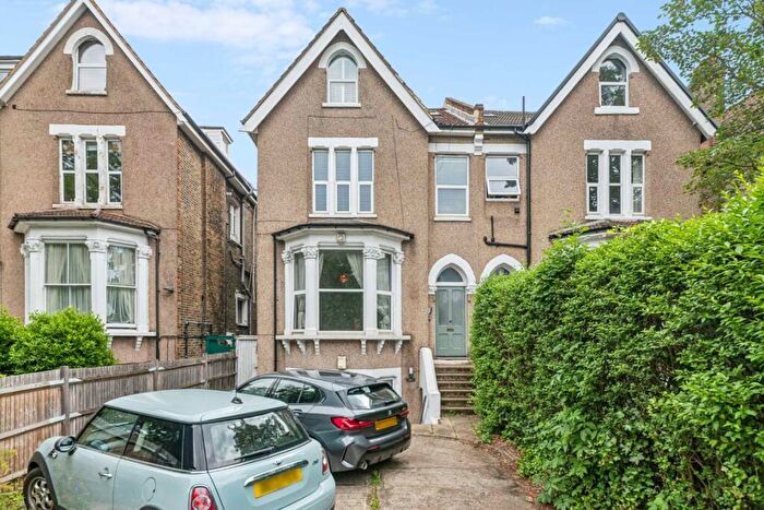 2 Bedroom Flat To Rent In Bedford Hill, Balham, SW12