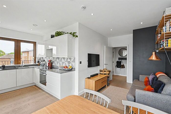 2 Bedroom Flat For Sale In Grosvenor Road, St. Albans, AL1